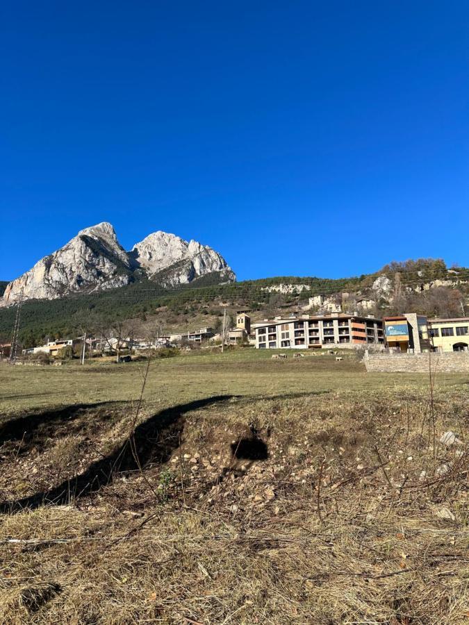 Апартаменти Saldes Pedraforca Екстер'єр фото